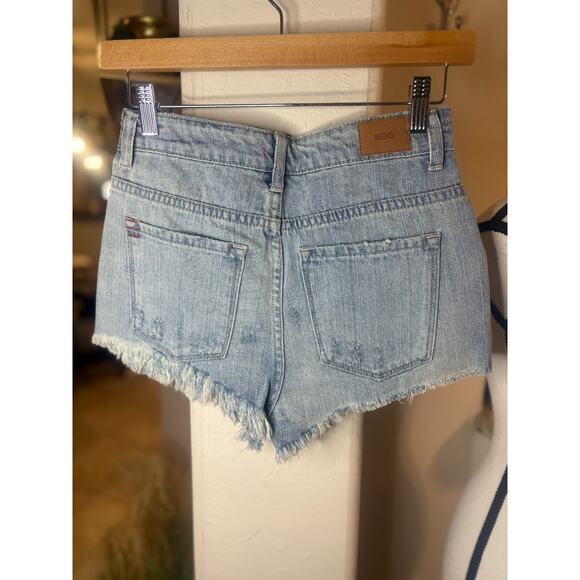 BDG Urban Outfitters Size 24 High Rise Dree Cheeky Distressed Camo Shorts Denim - Picture 2 of 3